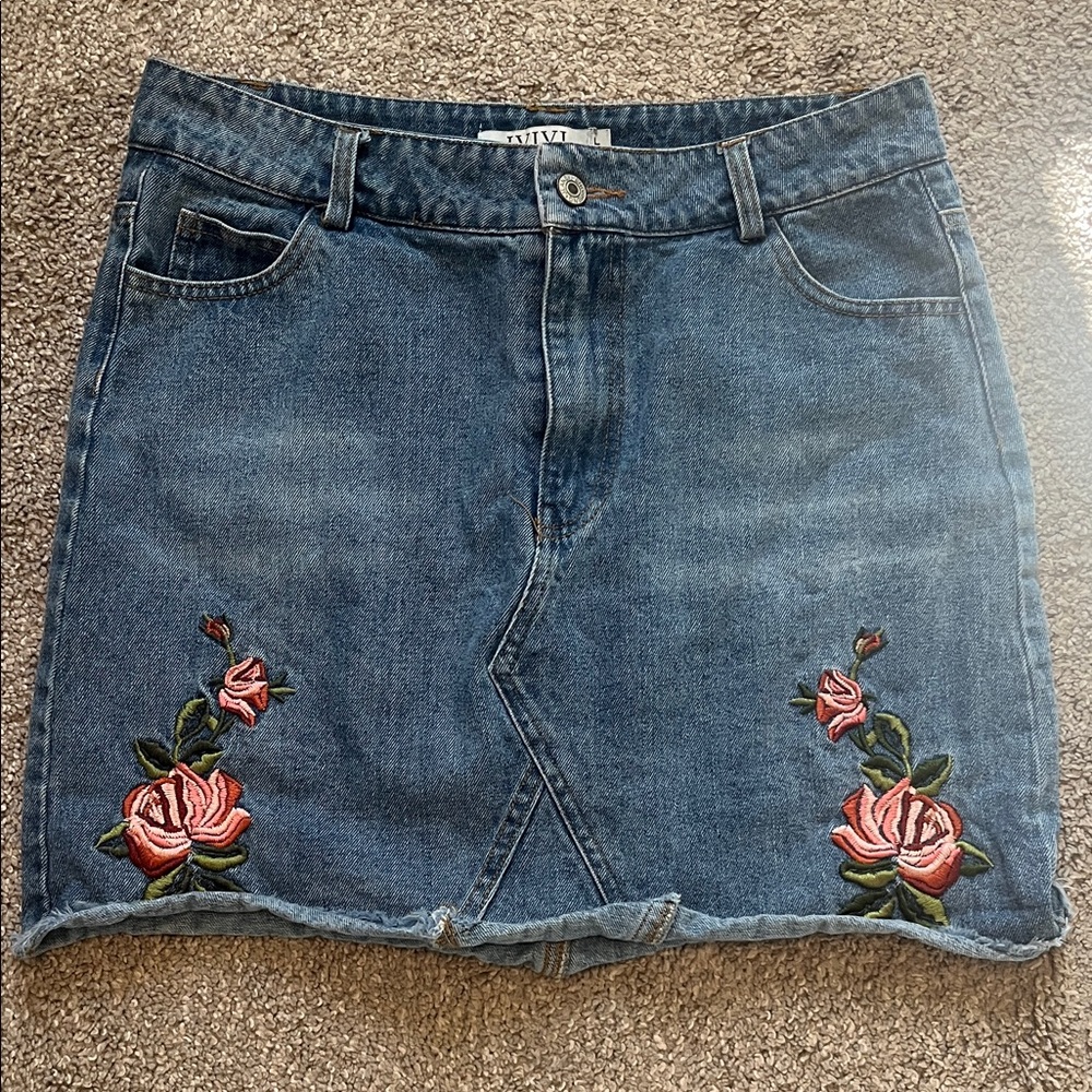 Ivivi Blue Denim Jean Skirt Short with Pink Floral Embroidery Size Large